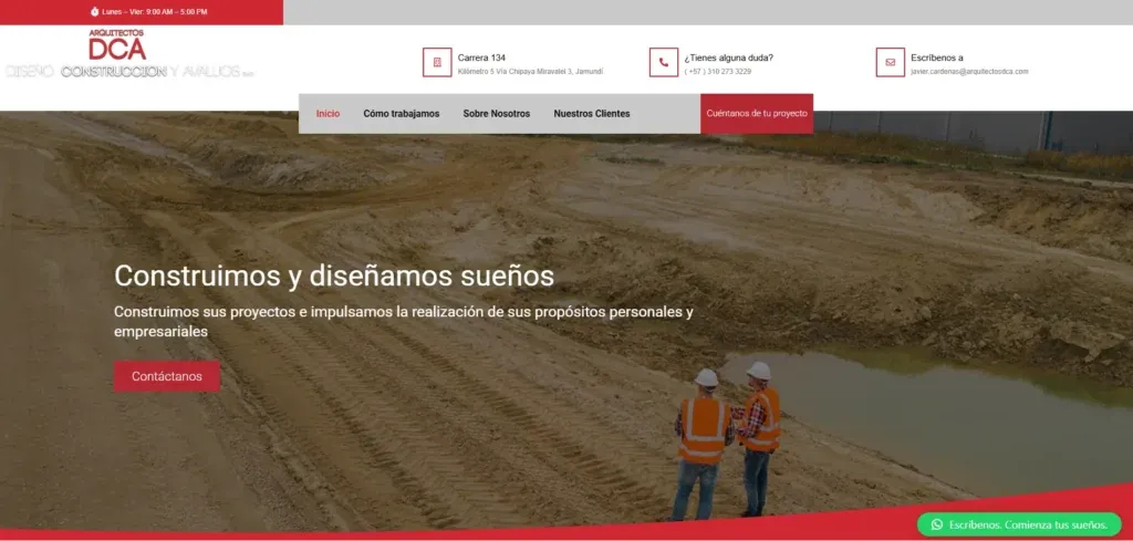 Portada de la web de Arquitectos DCA, constructora de Jamundí, con la franja de contacto sobre el menú.